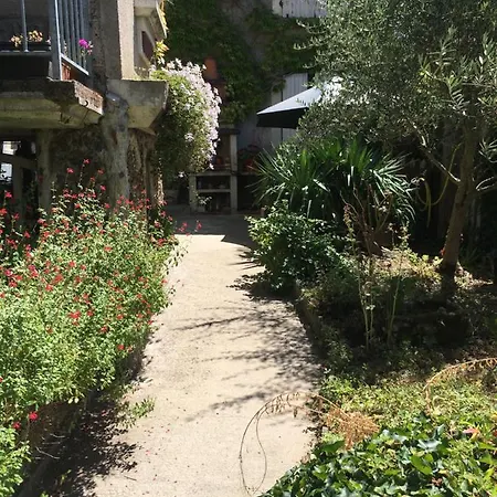 Bed & Breakfast La Maison Haute 4*