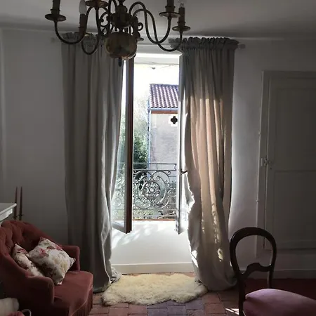 Bed & Breakfast La Maison Haute 4*