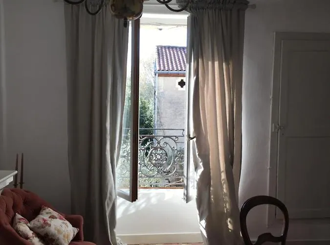 Bed & Breakfast La Maison Haute 4*