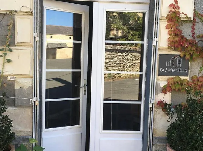 Bed & Breakfast La Maison Haute 4*